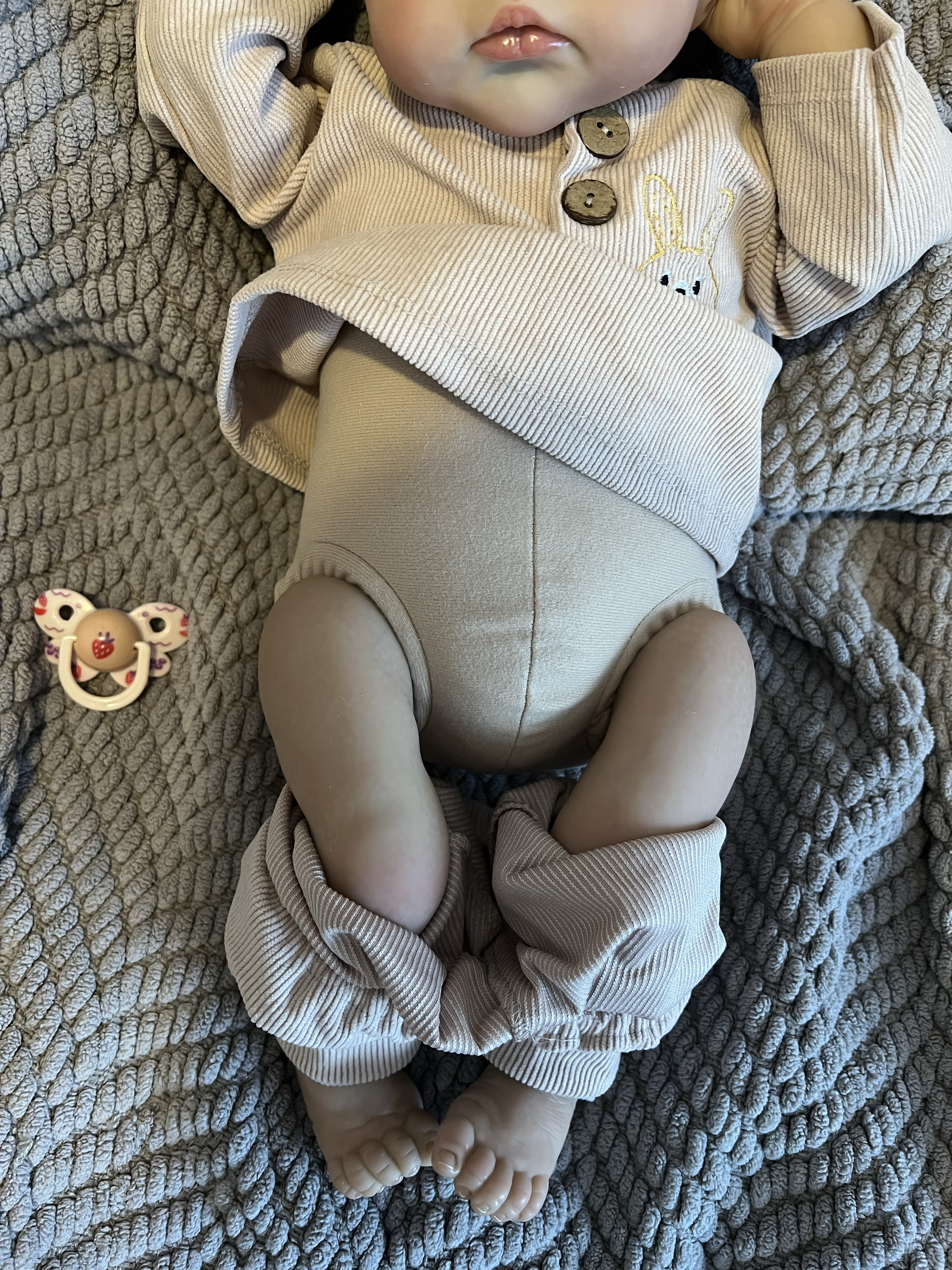 Realistic Reborn Baby Doll – 47cm Soft Cloth Body with Vinyl Limbs & Accessories