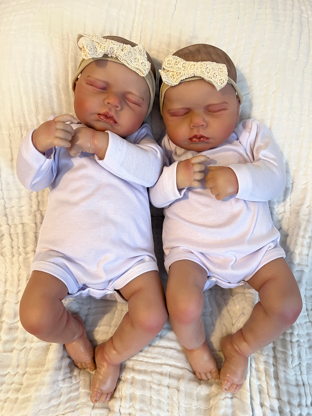 Realistic Reborn Baby Twin Dolls – 47cm Soft Cloth Body with Vinyl Limbs & Accessories