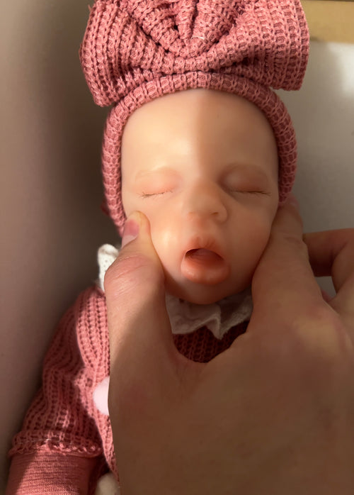 Full body silicone reborn baby doll squisy and floppy 33cm 