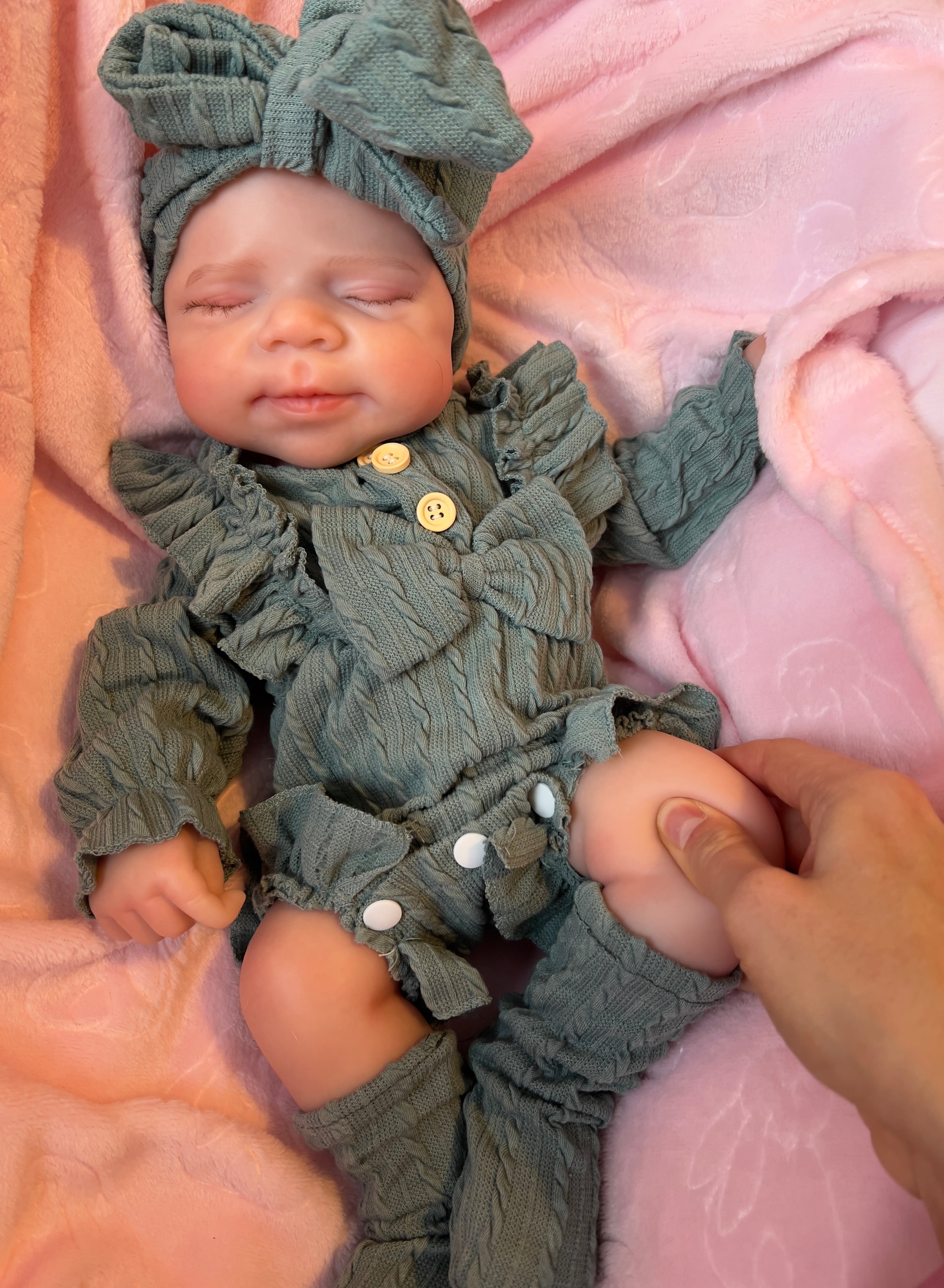 Realistic Silicone Baby Girl Doll – 47cm, Squishy & Floppy with Accessories