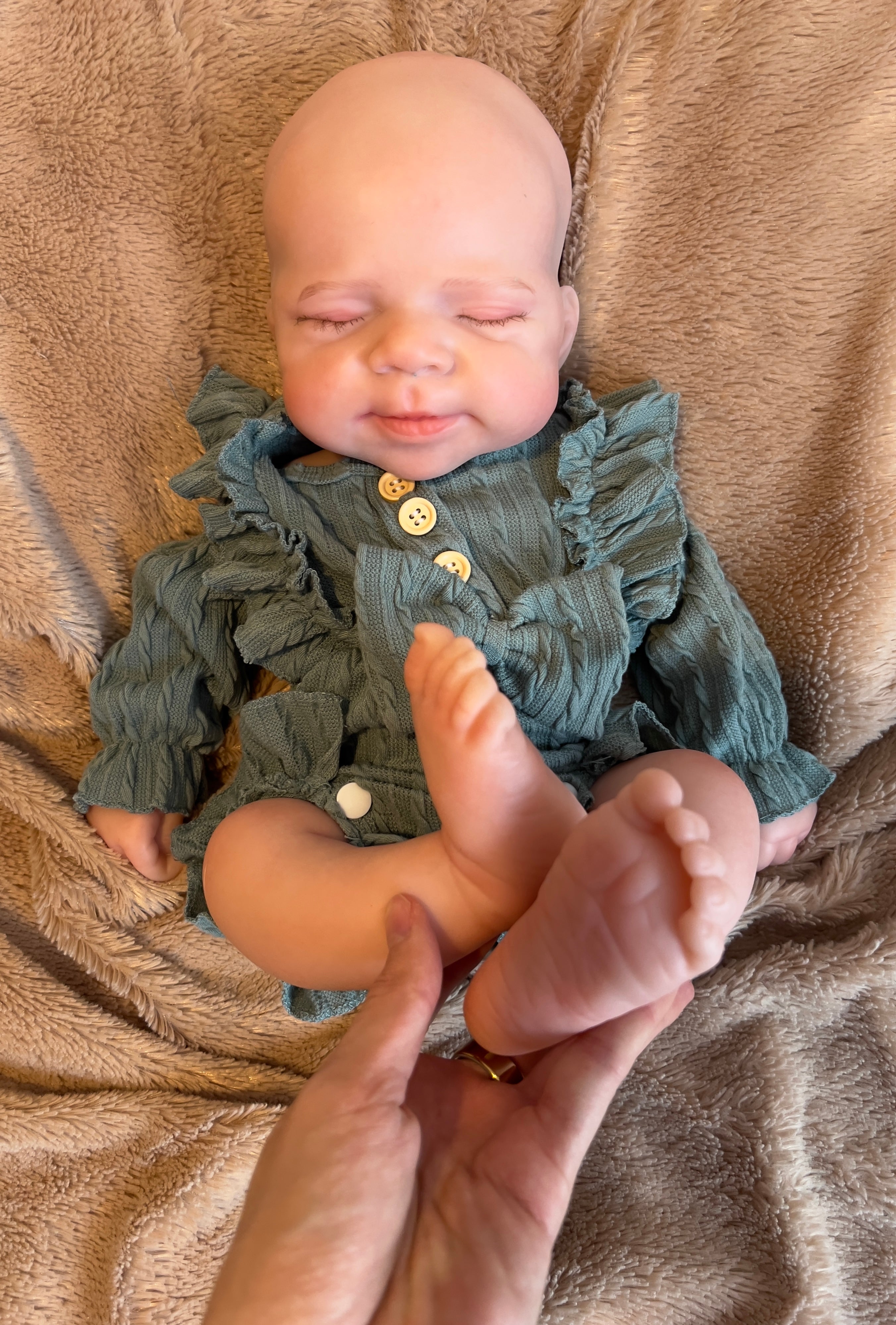 Realistic Silicone Baby Girl Doll – 47cm, Squishy & Floppy with Accessories