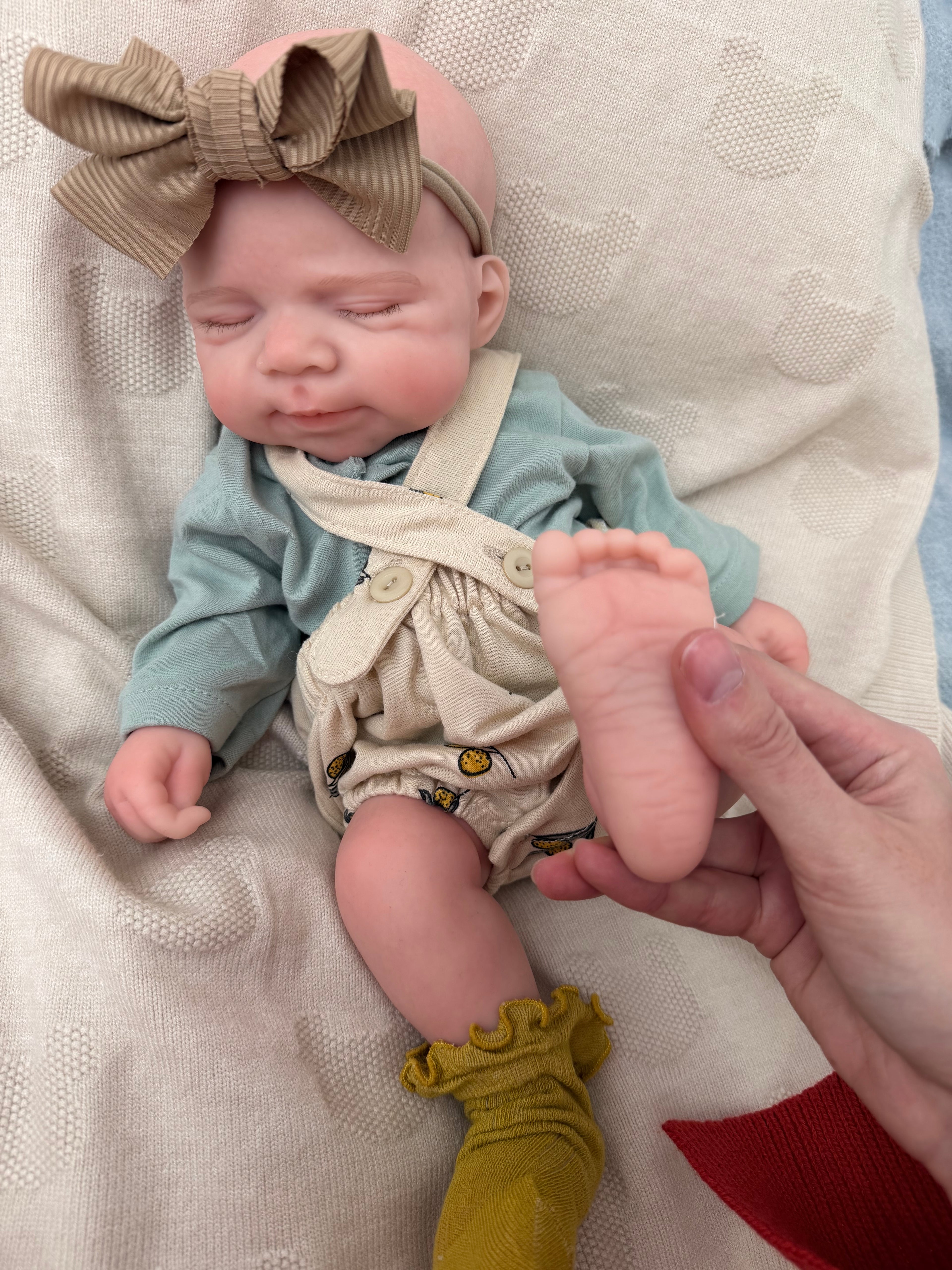 MIA - Realistic 100% Silicone Reborn Baby Doll 47cm, Squishy & Floppy