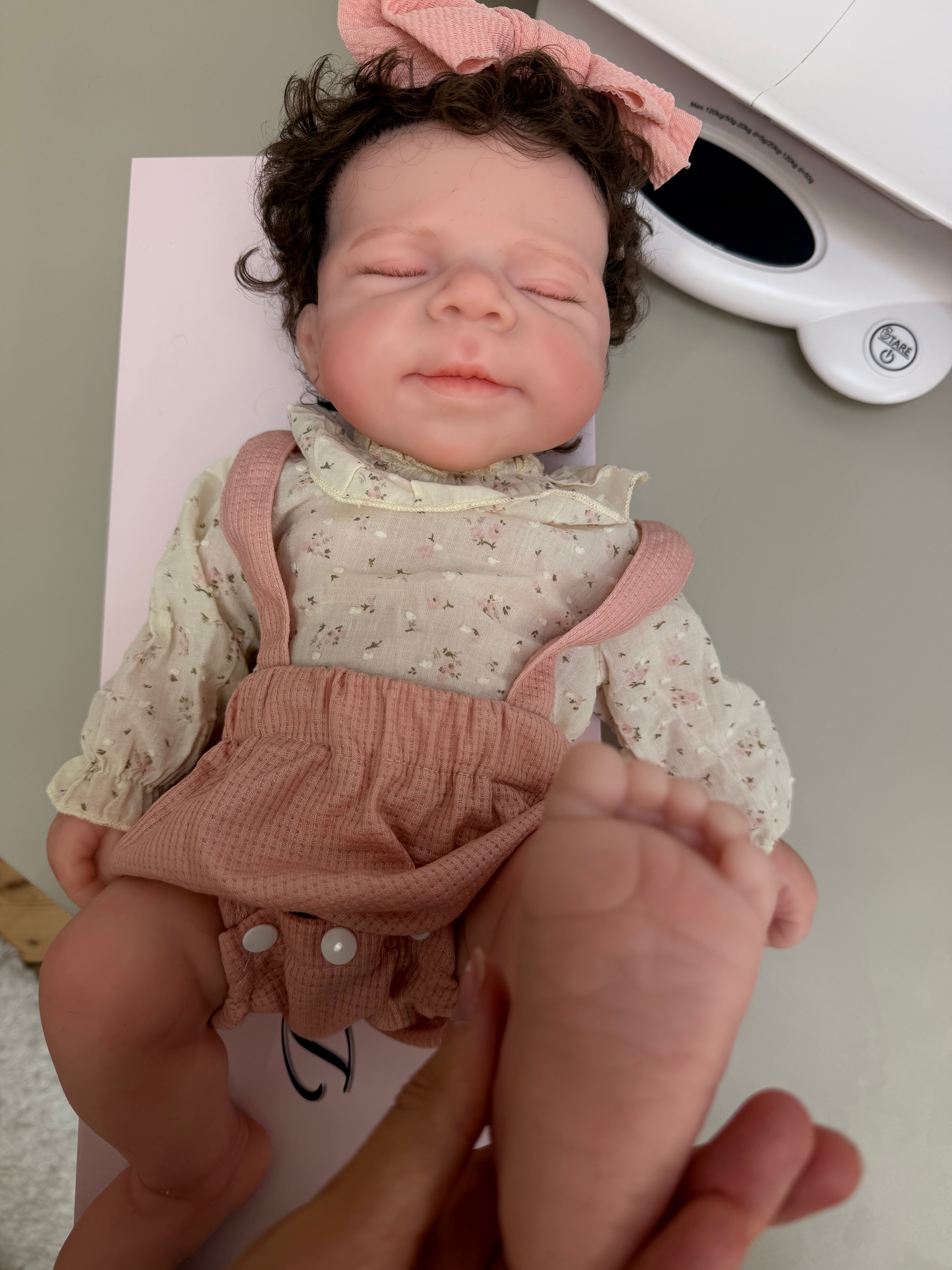 MIA - (Pelo de nailon enraizado a mano) Muñeca Reborn de silicona 100 % realista de 47 cm, blandita y flexible