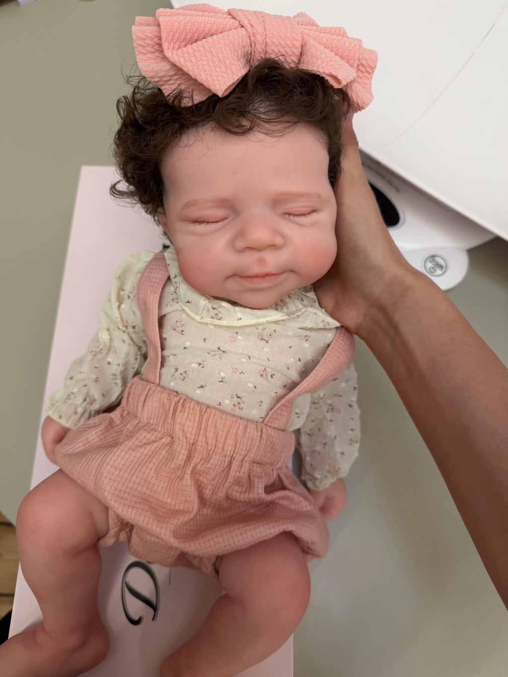 MIA - (Pelo de nailon enraizado a mano) Muñeca Reborn de silicona 100 % realista de 47 cm, blandita y flexible