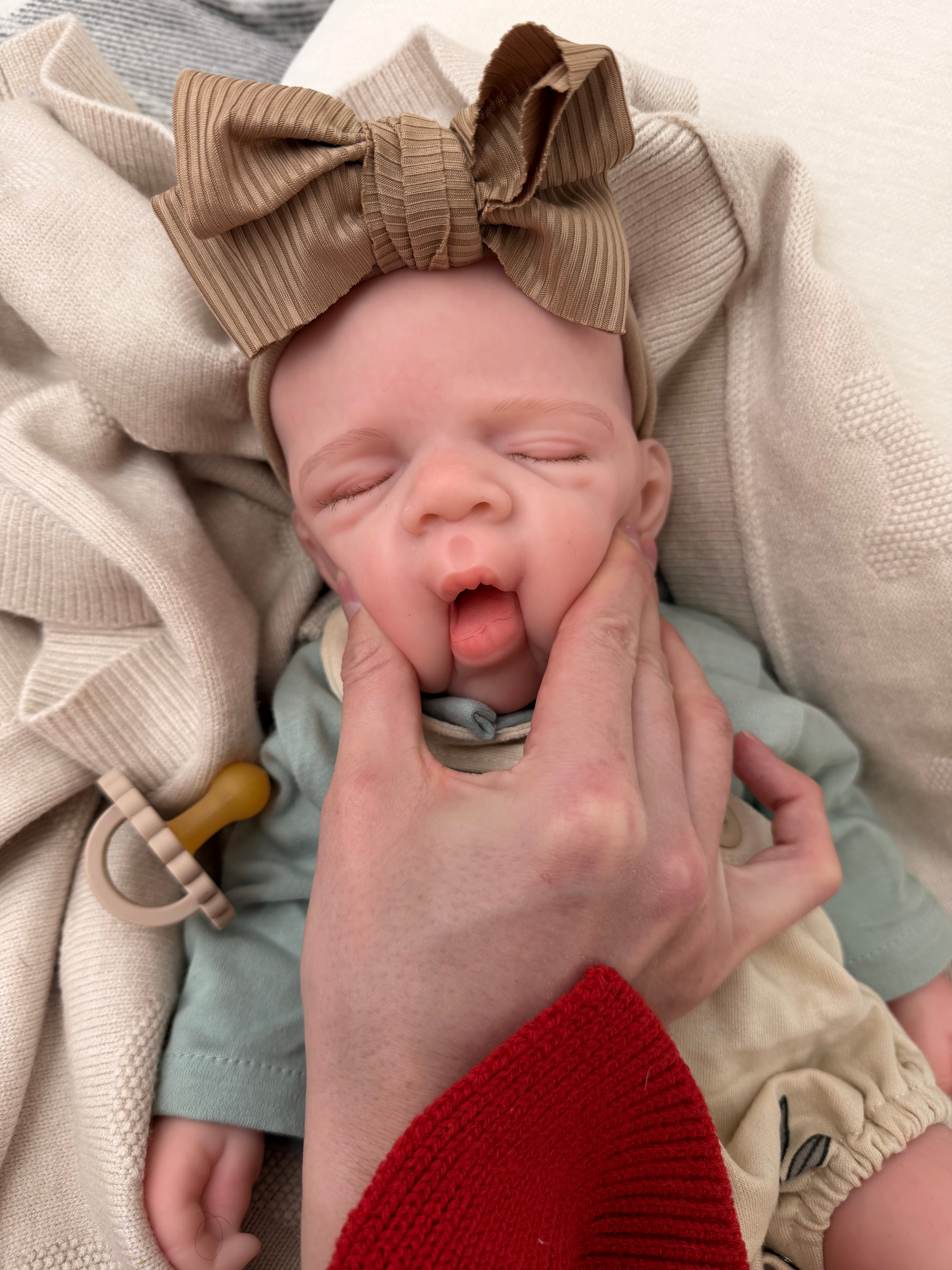 MIA - Realistic 100% Silicone Reborn Baby Doll 47cm, Squishy & Floppy