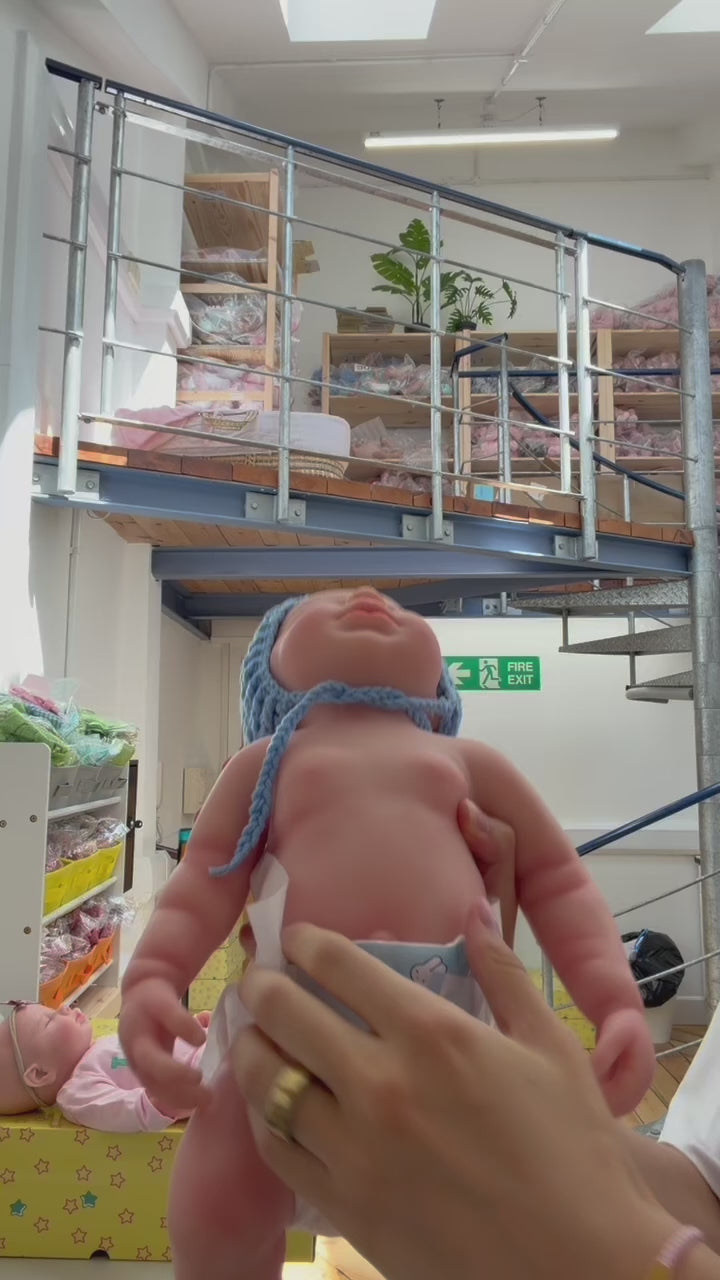 LEO - Bébé Reborn garçon réaliste 100 % silicone, 47 cm, souple et mou